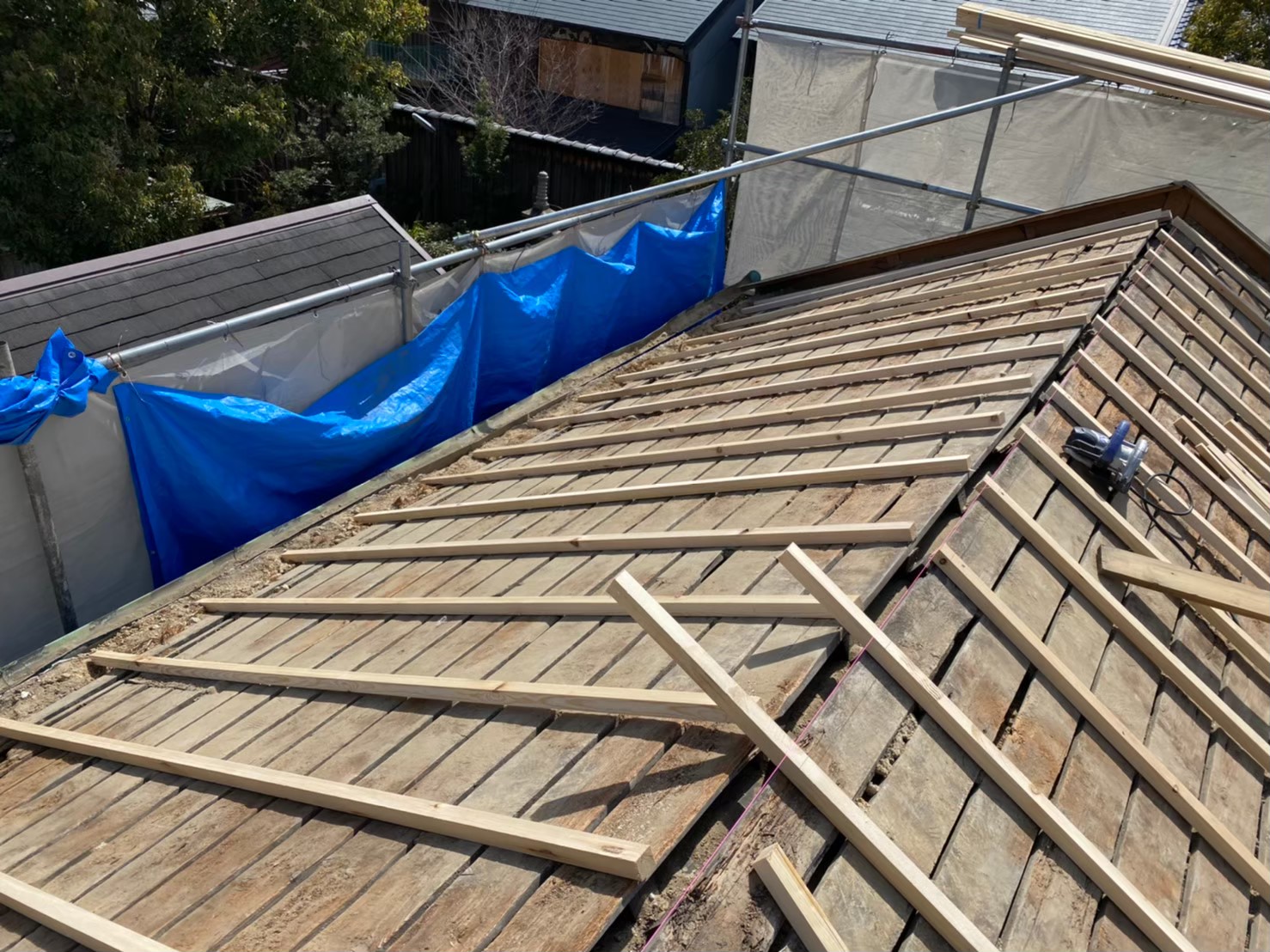 補強垂木で不陸調整